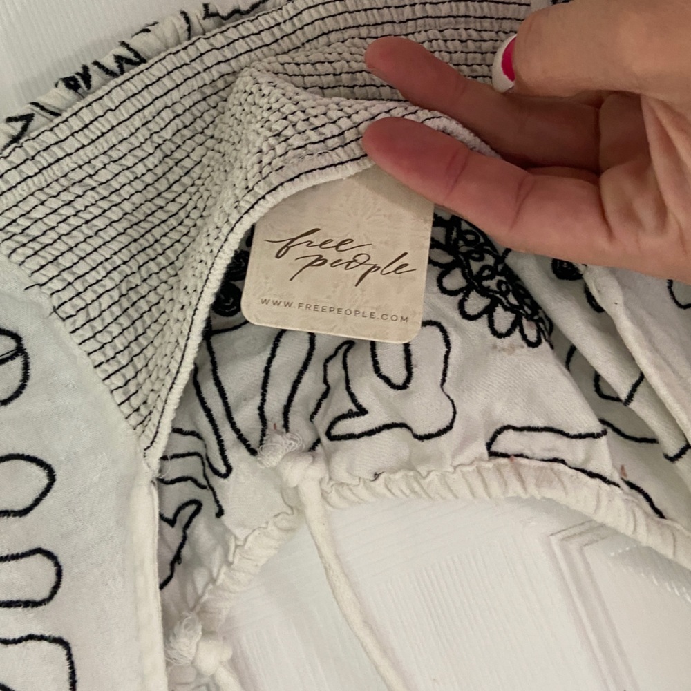 Free people crop top. Brand new purchased 11 days ago for 🏷️ $168 - Picture 8 of 14